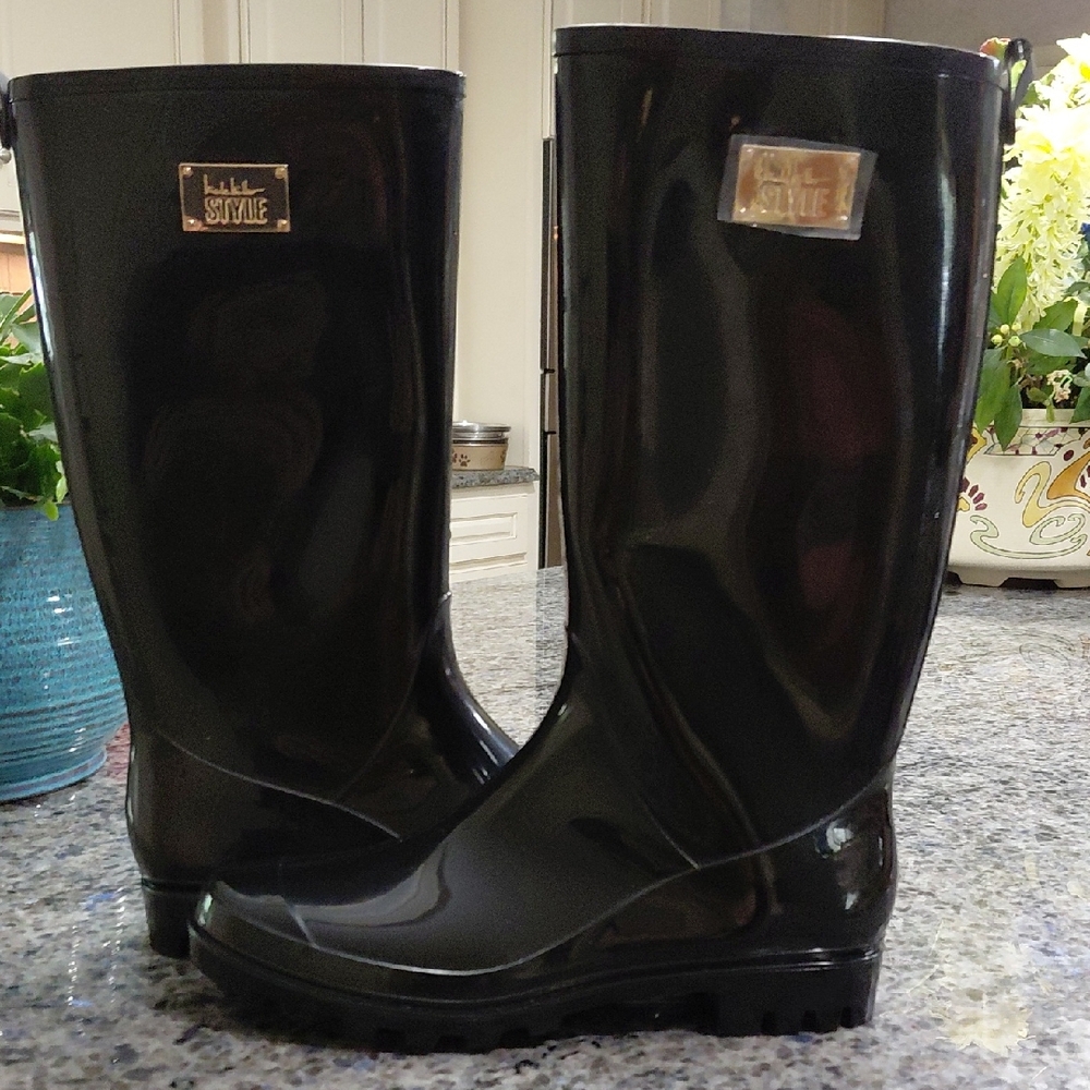 "Nicole Miller" Sz.10 New Black Rain Boots with Gold Logo No Box New Condition